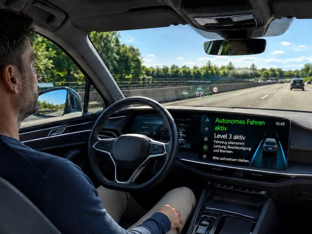 AvD begrüßt einheitliche Regelung für automatisiertes Fahren  - Bild 1
