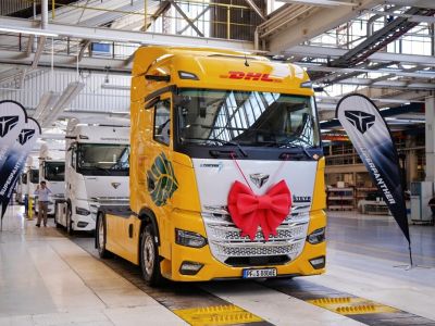 DHL übernimmt Europas ersten Superpanther e-Topas 600