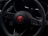 Alfa Romeo bringt Luna Rossa vom Wasser auf die Straße - Bild 26