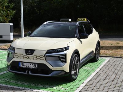 Taxi fahren mit Mitsubishi