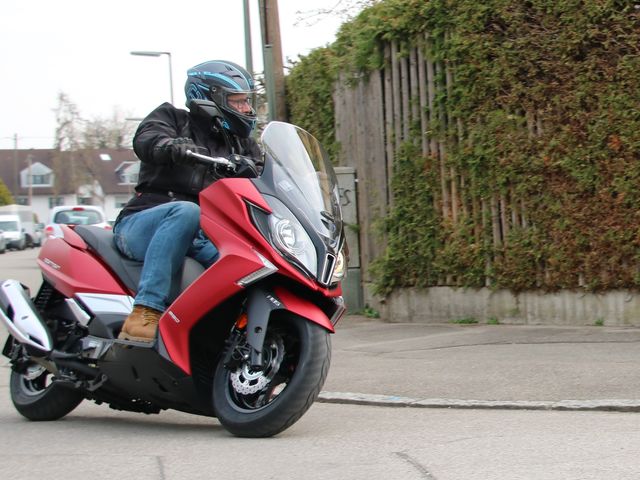 Kymco vernetzt den New Downtown 350i - Bild 1