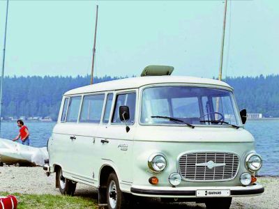 Im Bücherregal: Der Bulli des Ostens