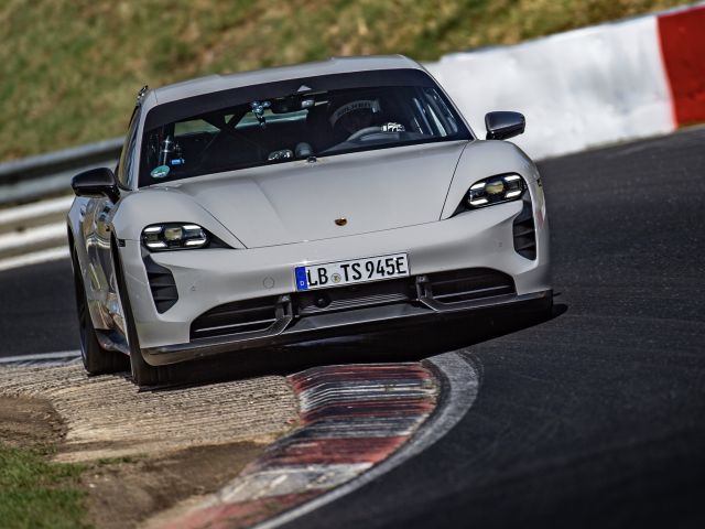 Porsche Taycan dreht Rekordrunde auf der Nordschleife - Bild 1