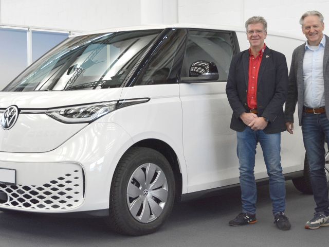 Erster ID Buzz im Kunden Center Hannover ausgeliefert  - Bild 1