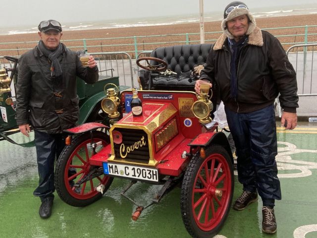 London to Brighton Veteran Car Run: Altes Eisen, junger Sprit  - Bild 1