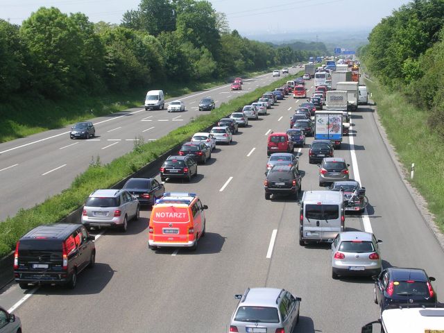 Rettungsgasse kann Leben retten - Bild 1