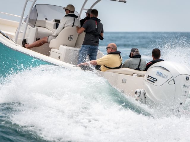 Wasser und Wellen gegen Achtzylinder-Scham - Bild 1