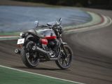 Moto Guzzi V7 im Sportdress - Bild 2