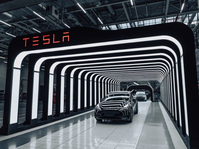 Gericht stoppt Betriebsratswahl bei Tesla - Bild 1