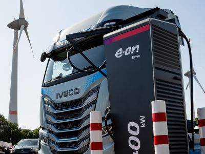 Eon betreibt ersten deutschen Ladestandort für E-Lkw am Hamburger Hafen