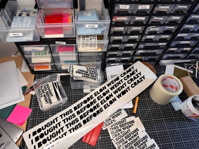 Anti-Musk-Aufkleber für den Tesla wird zum Bestseller - Bild 1