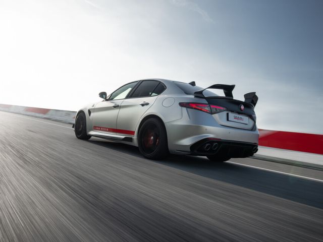 Alfa Romeo legt exklusive Giulia Quadrifoglio Luna Rossa auf - Bild 1