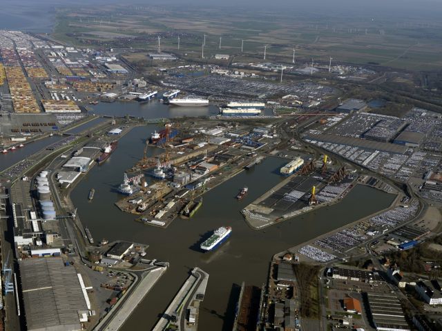 Im April sank die Produktion weniger stark als im März - Bild 1