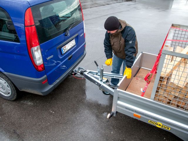 Sicherheit auf der Straße: Tipps für das Fahren mit Anhänger - Bild 1