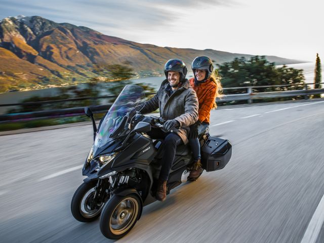 Kymco bringt ersten Dreirad-Roller mit zwei Zylindern - Bild 1