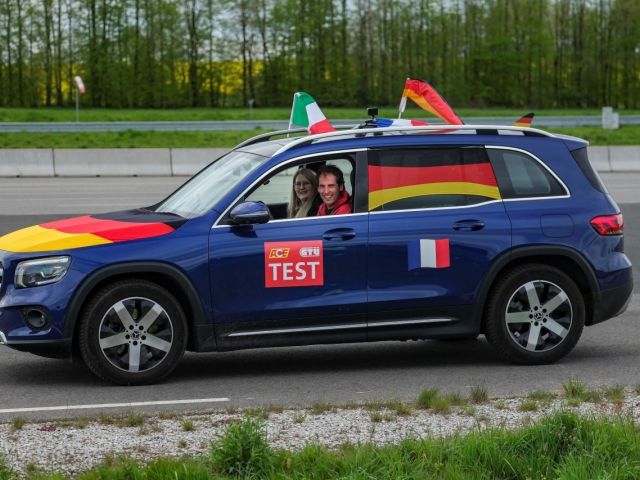 EM-Deko am Auto: Sicht und Sicherheit dürfen nicht beeinträchtigt sein - Bild 1