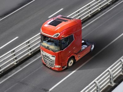 DAF tankt Energie während der Fahrt