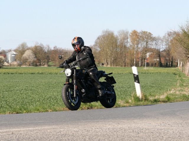 Kein Wonnemonat für die Motorradbranche - Bild 1