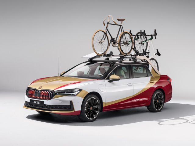 Skoda-Azubis verneigen sich vor den Unternehmensgründern - Bild 1