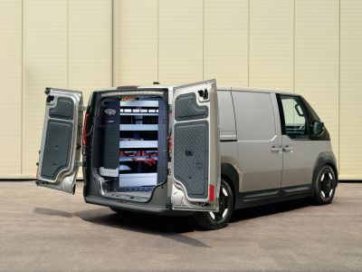 Sonderedition: Kia PV 5 Cargo mit Handwerkerausbau
