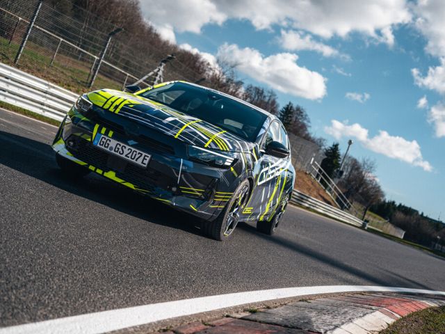 Opel Corsa GSE im sportlichen Erlkönig-Dress - Bild 1