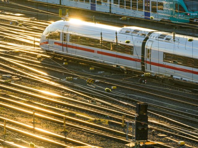 Die Bahn fährt wieder schwarze Zahlen - Bild 1