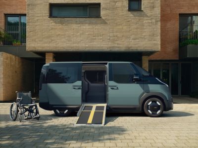 Kia PV5 WAV: Elektro-Bus mit Rampe