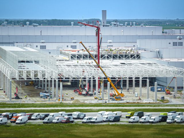 VW feiert Richtfest für zwei neue Hallen in Polen - Bild 1