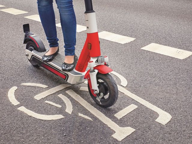 E-Scooter verursachen ähnlich viele Schäden wie Mofas und Mopeds - Bild 1