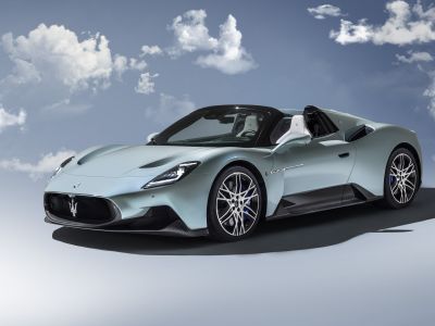 Das versenkbare Dach bringt nur 65 kg Mehrgewicht