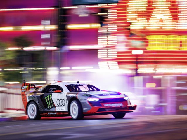 Ken Block driftet im Audi S1 Hoonitron durch Las Vegas - Bild 1
