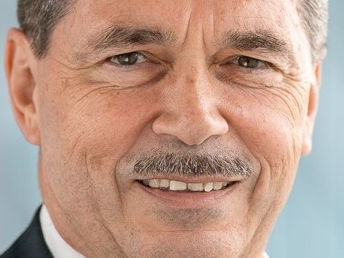 Walter Niewöhner erhält den Sicherheitspreis Nutzfahrzeuge - Bild 1