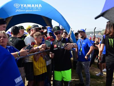 Yamaha richtet wieder Fan-Area ein