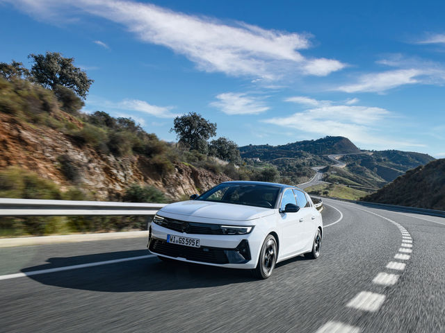 Fahrbericht Opel GSe: Teilzeitstromer mit Traditionsabzeichen - Bild 1