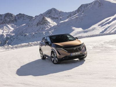 Vorstellung Nissan Ariya e-4orce: Lautmalerisch über Eis und Schnee