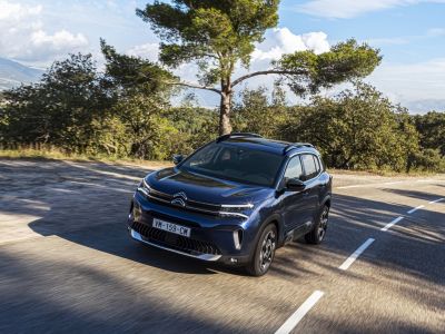 Fliegender Teppich auf vier Rädern