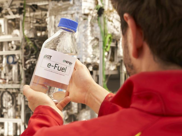Studie TU Darmstadt: E-Fuels bei Verbrennern problemlos einsetzbar - Bild 1