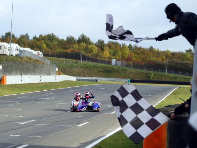 Vorzeitiger Titelgewinn bei den Seitenwagen - Bild 1