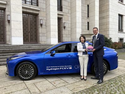 Ein Toyota Mirai für die japanische Botschaft