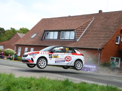 Max Reiter gewinnt den ersten Lauf des ADAC-Opel-e-Rally-Cups