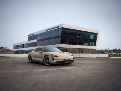 Porsche gratuliert dem Hockenheimring mit einem Sondermodell