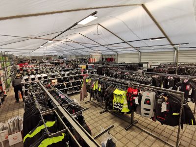 Louis zeltet in Kassel