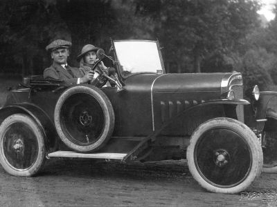 Im Rückspiegel: Vor 100 Jahren „hüpften“ die ersten Autos vom Band