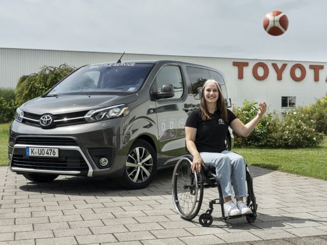 Toyota Proace Verso hält Deutschlands Rollstuhlbasketballerinnen mobil - Bild 1