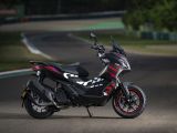 Aprilia SR GT im Renndress - Bild 2
