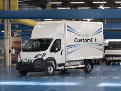 Stellantis bietet E-Transporter jetzt auch mit Kofferaufbau an