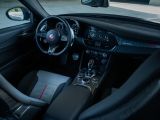 Alfa Romeo legt exklusive Giulia Quadrifoglio Luna Rossa auf - Bild 4