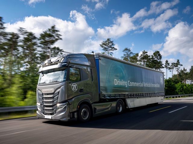 IAA Transportation 2026: ZF liefert 360-Grad-Sicherheit fürs Lkw-Gespann - Bild 1