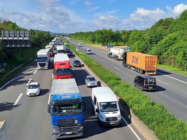 Stauprognose: Weiterhin hohes Verkehrsaufkommen - Bild 1