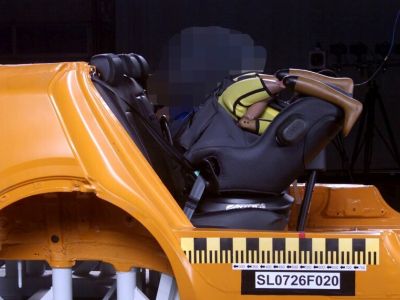 ADAC warnt vor zwei Kindersitzen